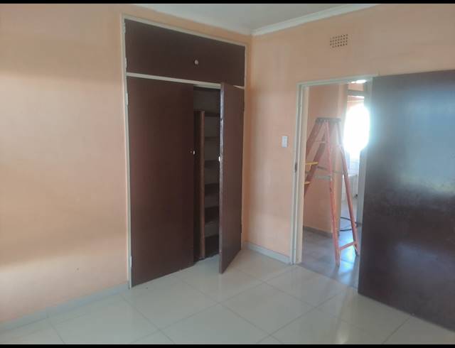 3 BEDROOM HOUSE FOR SALE IN OOS EINDE